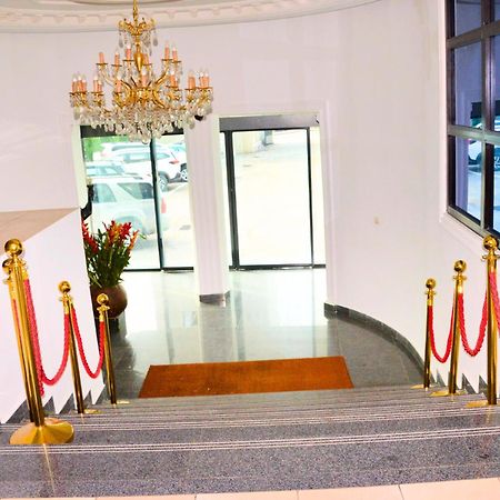 Hotel Vallee Des Princes Douala Exterior photo