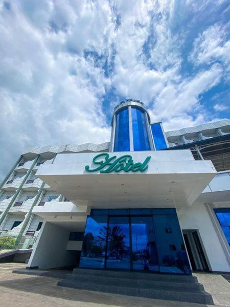 Hotel Vallee Des Princes Douala Exterior photo
