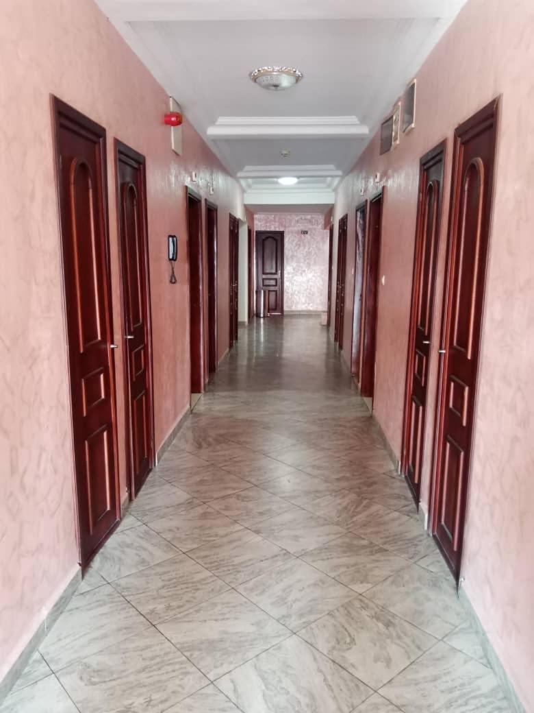 Hotel Vallee Des Princes Douala Exterior photo