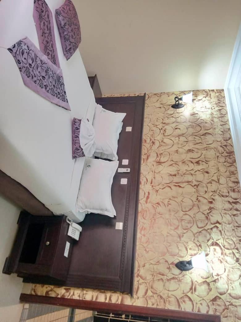 Hotel Vallee Des Princes Douala Exterior photo