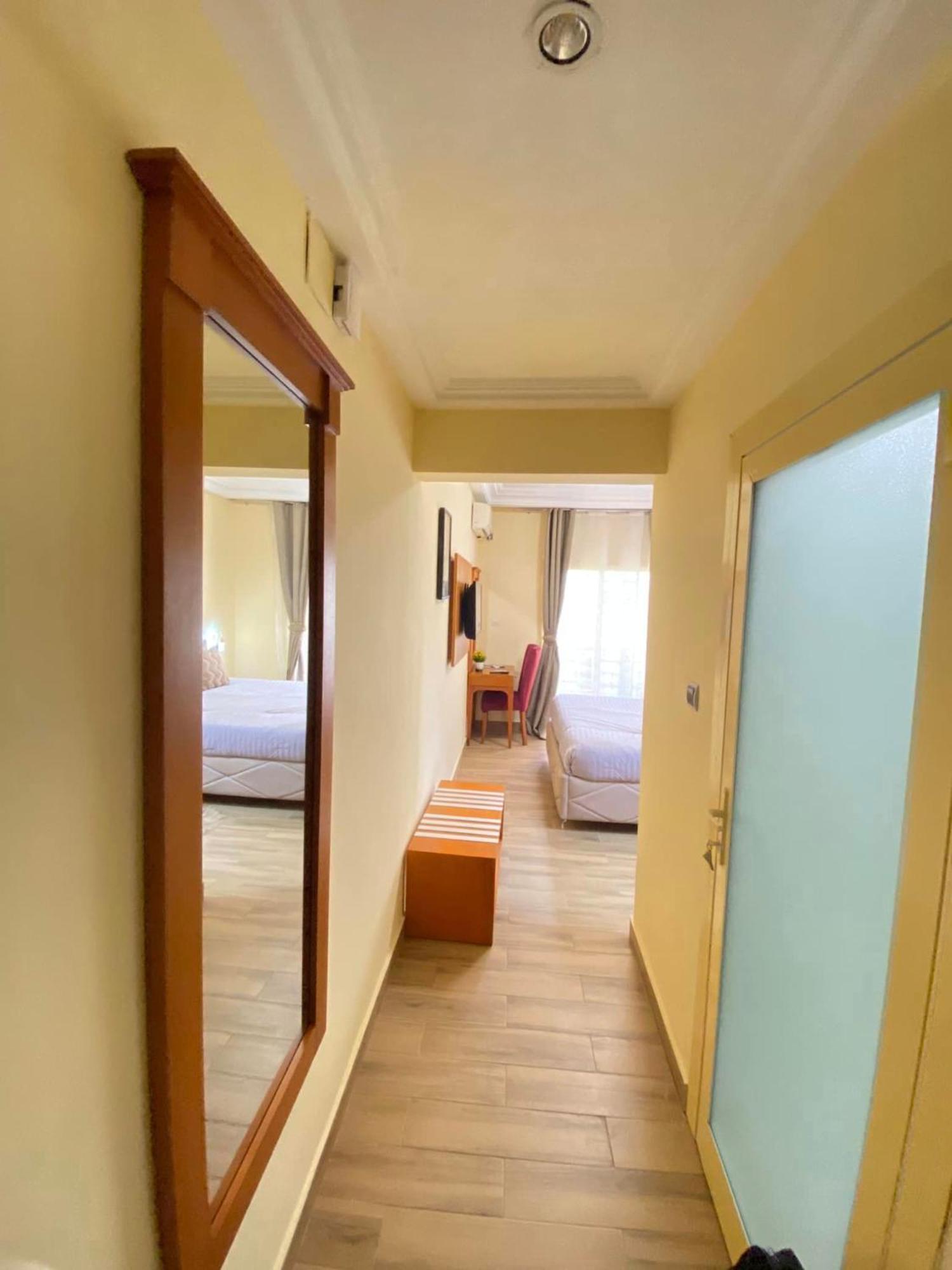Hotel Vallee Des Princes Douala Exterior photo