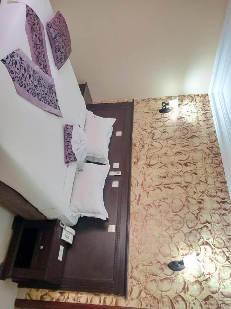 Hotel Vallee Des Princes Douala Exterior photo
