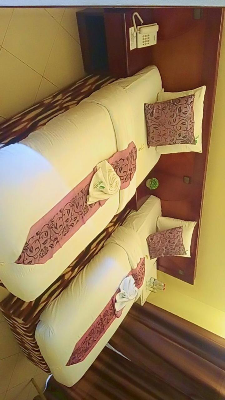 Hotel Vallee Des Princes Douala Exterior photo